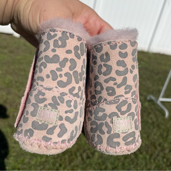 Ugg Cassie Leopard Infant Pink Cheetah Animal Print size 0/1 Pristine 0-6 months - Picture 4 of 9
